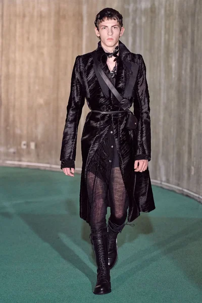 Look 13